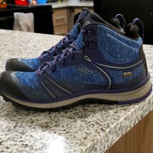 Keen blue hiking boots. Waterproof.